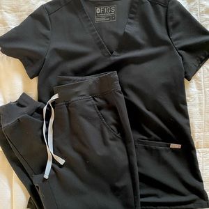 FIGS scrubs! Zamora jogger pants with casma 3 pocket top